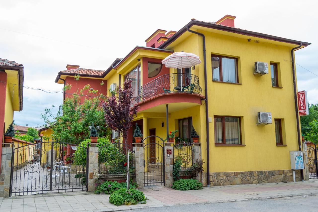 Family Hotel Kavrakovi Pavel Banya Exterior foto